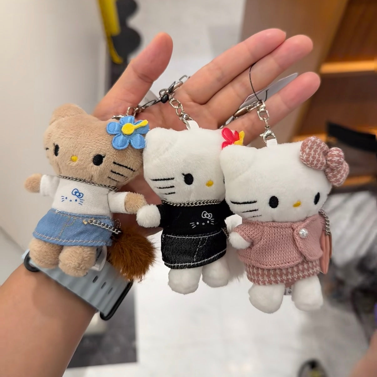 and St Me% x Sanrio Hello Kitty | Mini Mascot Holder Plush Keychain 13cm 6th Ver. (Gal Black)