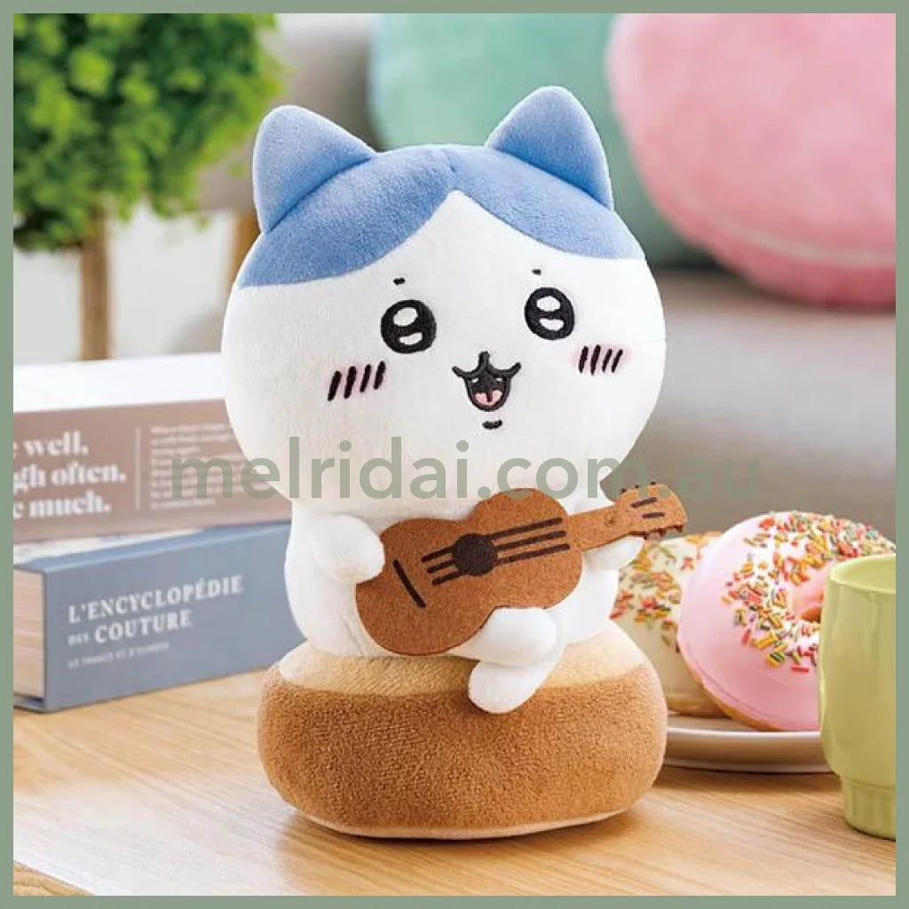 Chiikawa | Hachiware Talking Plush W135 X H210 D125Mm 吉伊卡哇 八字喵/小八/小蓝 唱歌玩偶/毛绒摆件