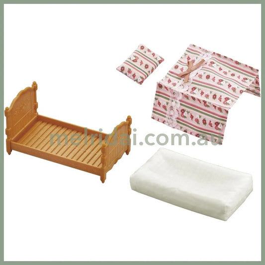 【JP】Sylvanian Families | Furniture Set Bed & Comforter 11.5 x 6.3 x 6.1 cm