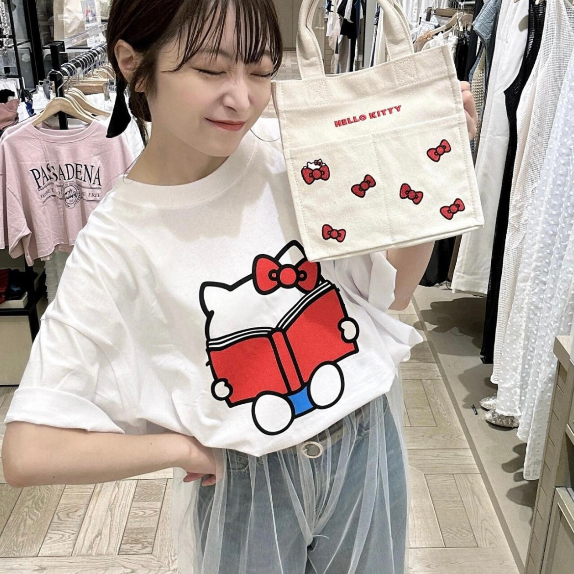 Lowrys Farm | Hello Kitty Pullover T-Shirt White F Size
