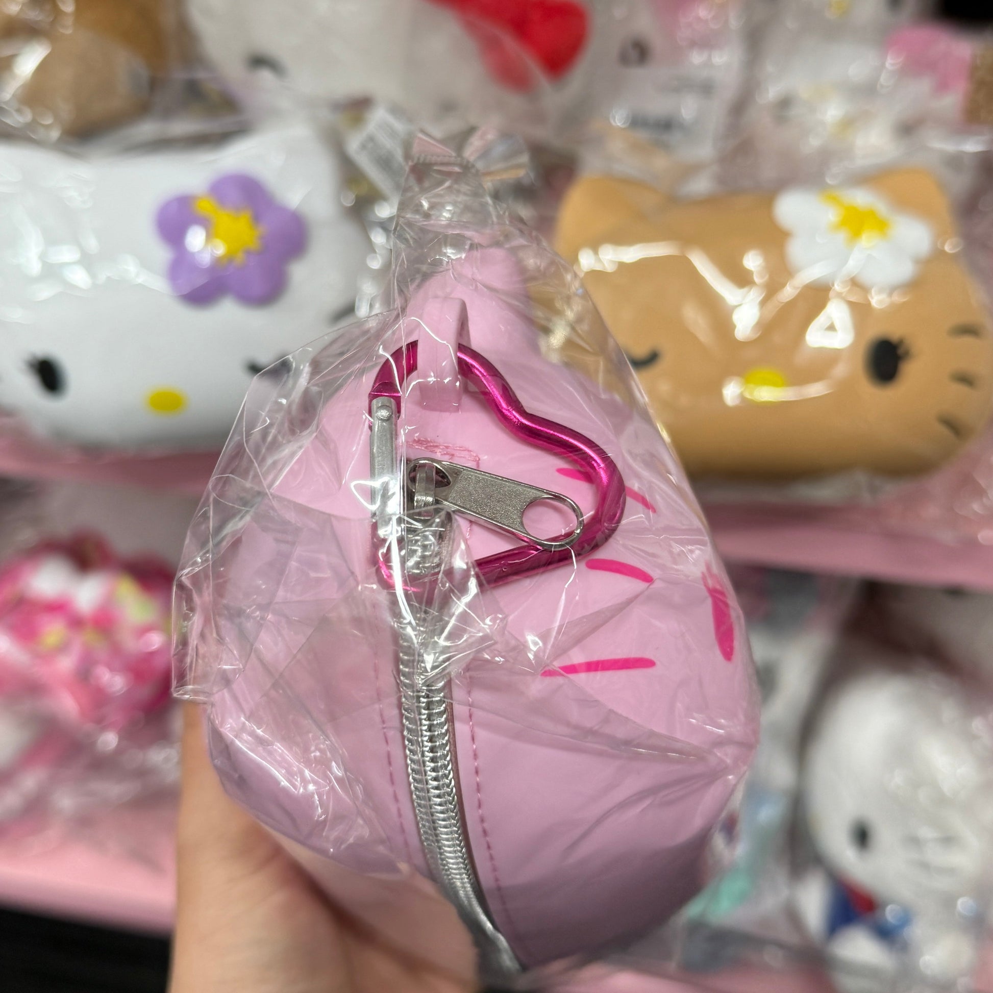 SANRIO | Hello Kitty Silicone Pencil Case Pouch with Heart Carabiner H130×W160×D100mm (Pink)