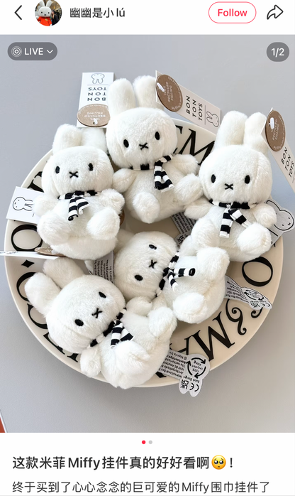 MIFFY | Winter Sitting Miffy with Scarf Keychain 10cm 100% recycled PET Filling