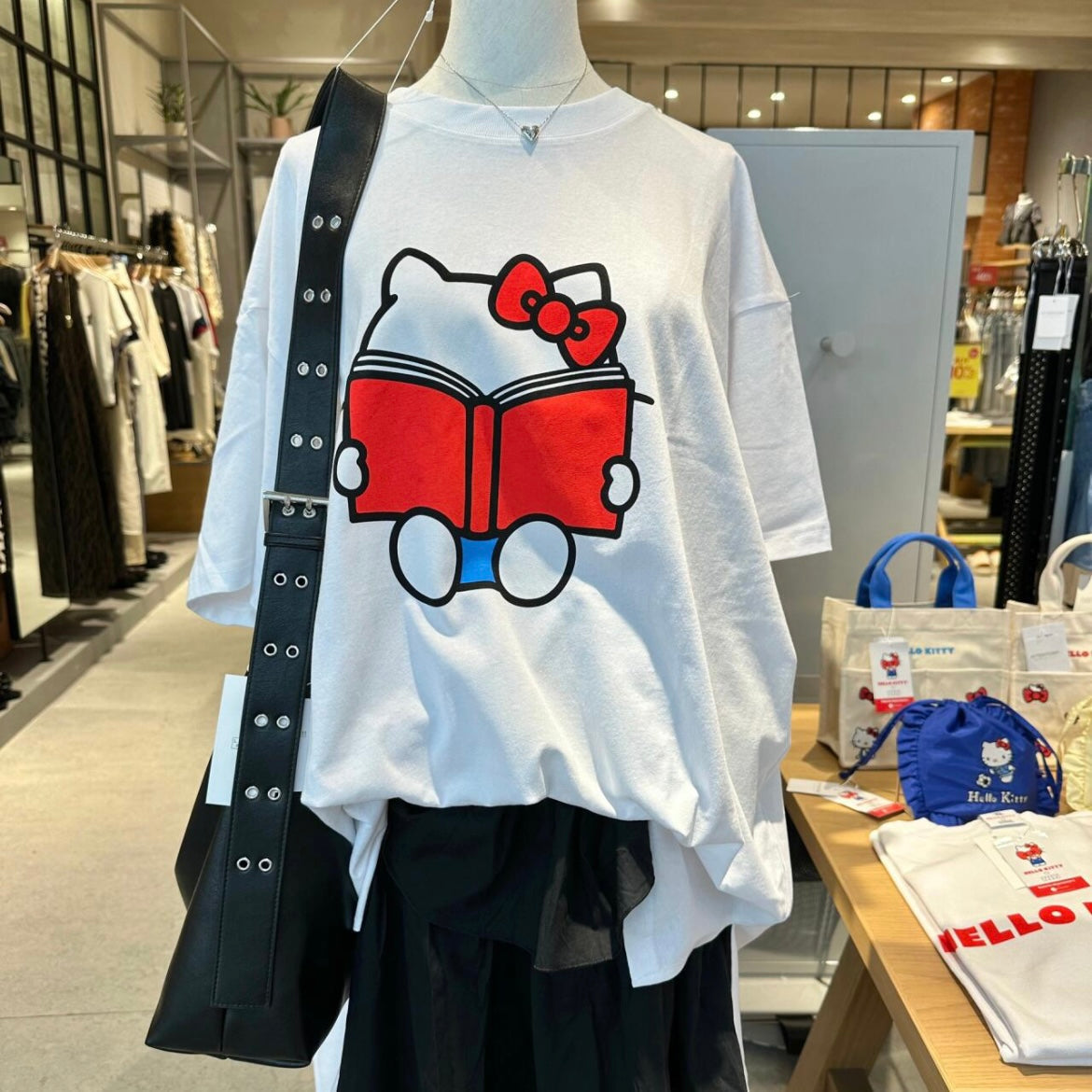 Lowrys Farm | Hello Kitty Pullover T-Shirt White F Size