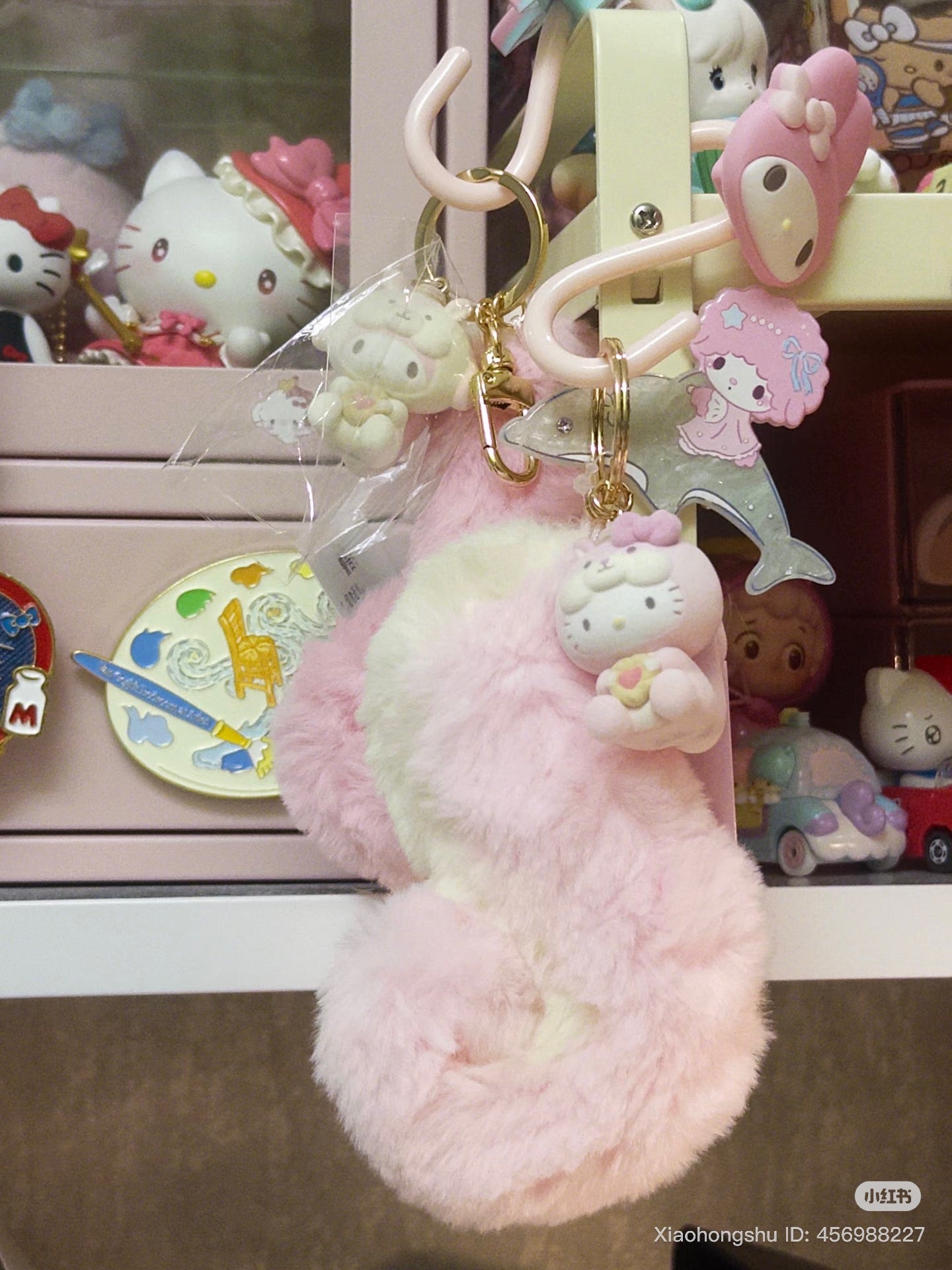 SANRIO | Hello Kitty Dangling Fluffy Tail Flocked Mascot Keychain 55×30×30mm (Fluffy Squirrel)