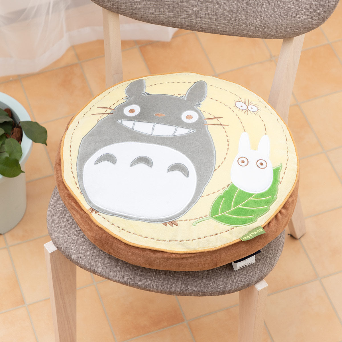 STUDIO GHIBLI | Cushion Totoro Leaves D40xH8 cm (My Neighbor Totoro)