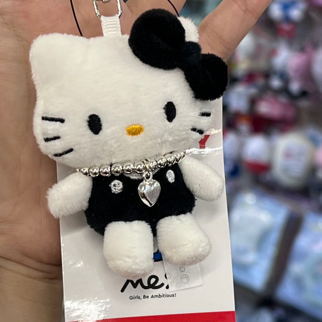 【售完无补】Sanrio | Hello Kitty Mascot Holder 凯蒂猫 联名款 50周年限定 玩偶钥匙链/包挂/珍珠挂件 Black