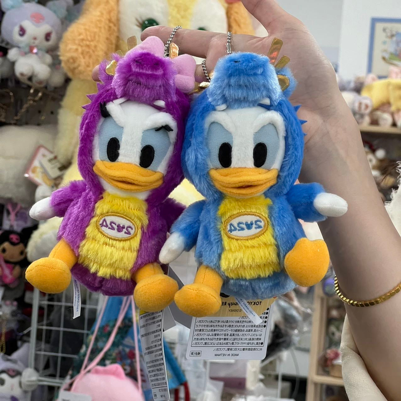 Disney | Tokyo Disneyland Mascot Holder Keychain // Daisy Duck