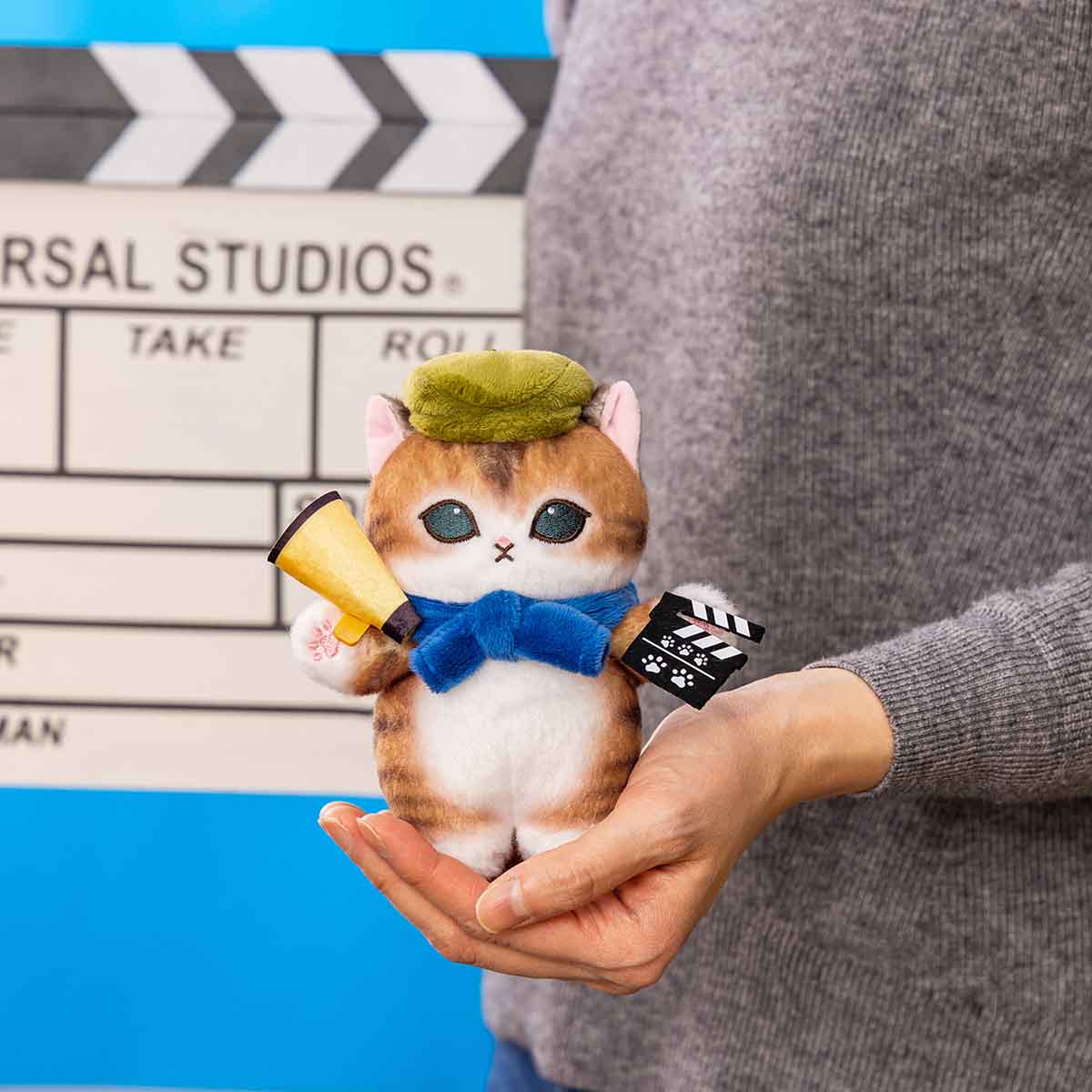 MOFUSAND | Mascot Holder Plush Keychain 155×120×90mm (Mofumofu Journey Cat - Movie Director)