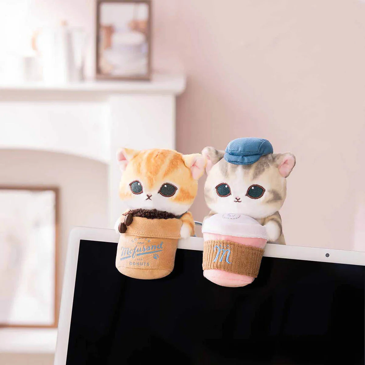 MOFUSAND | Monitor Plush Toy Hot Cat Watching from Your Desktop 170×105×155mm (mofusand COFFEE AND DONUTS)