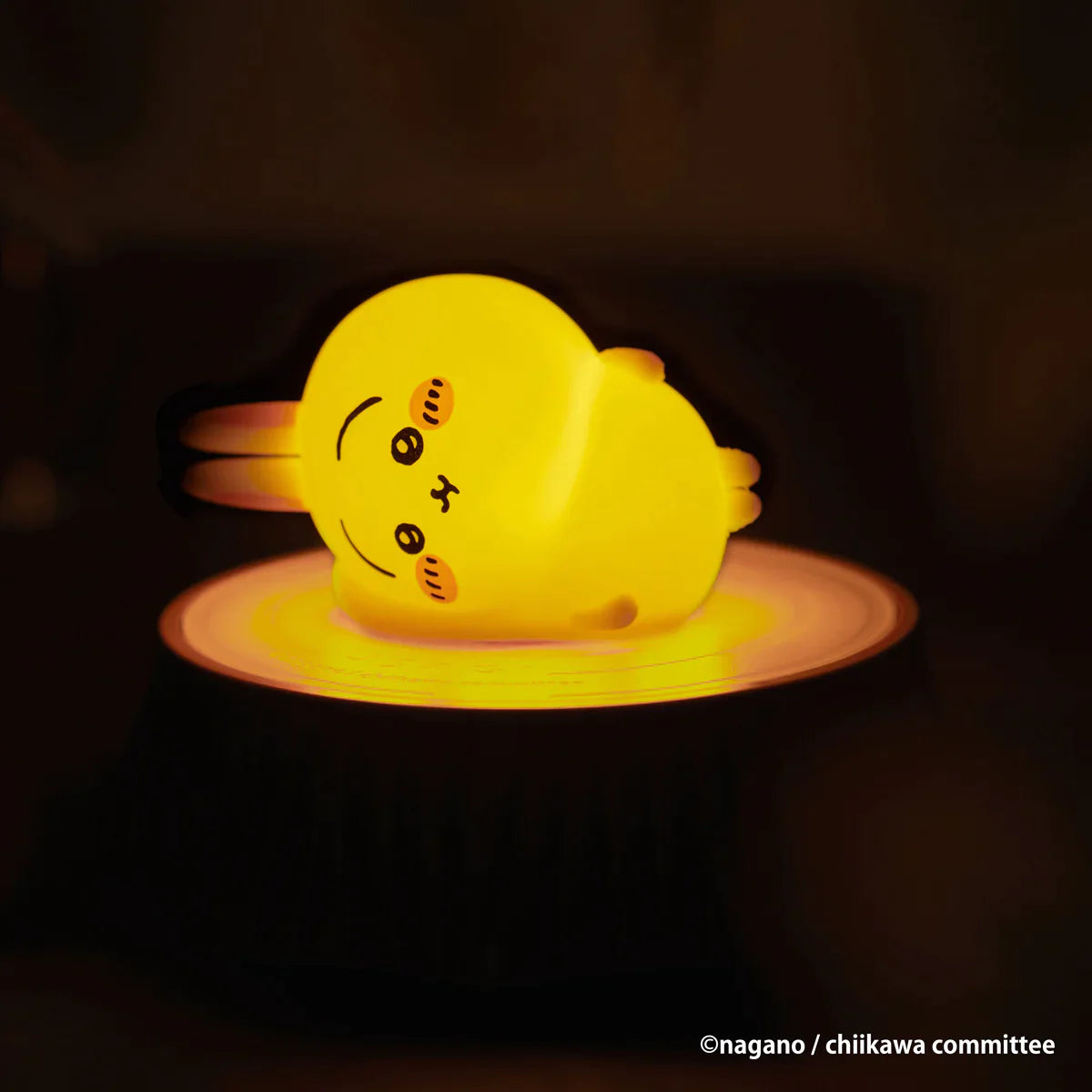 Chiikawa | Usagi Desktop Light 吉伊卡哇 兔子乌萨奇 无线充电器&发光摆件小夜灯 可用作手机充电器