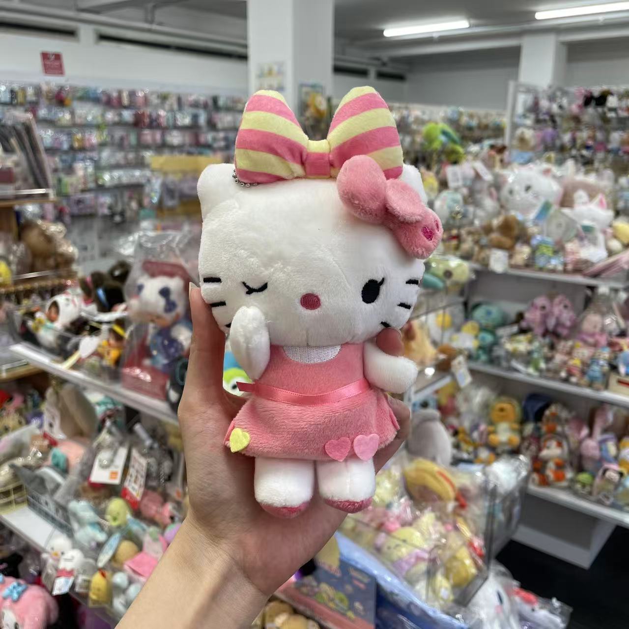 SANRIO x Avail | Hello Kitty 50th Anniversary Mascot Holder Plush Keychain 14 x 12cm (Wink)