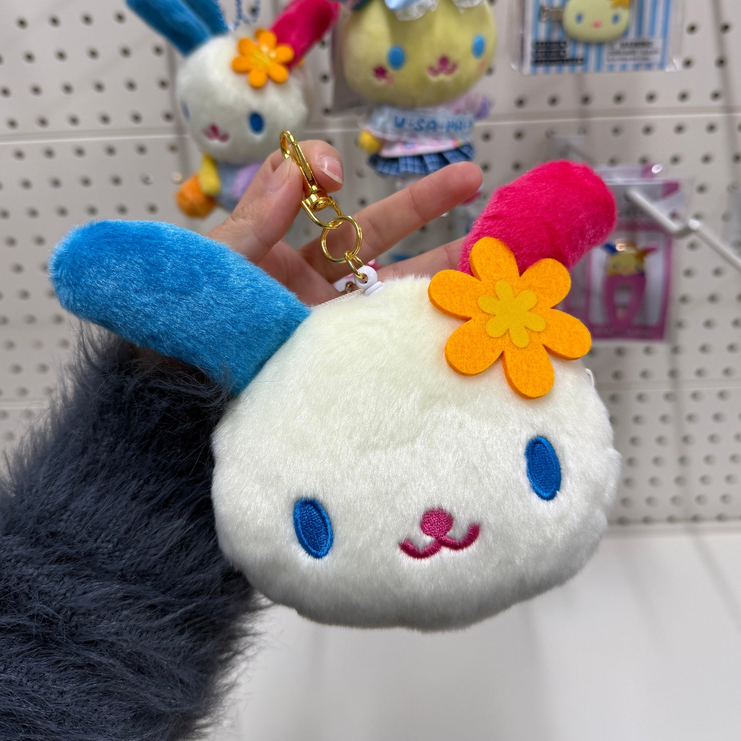 SANRIO | Usahana Face-shaped Pouch Plush Pass Case with Reel