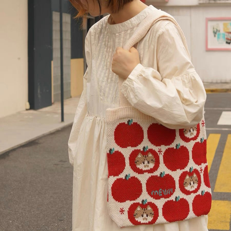 Mewji Knitted Tote Bag (Apple)