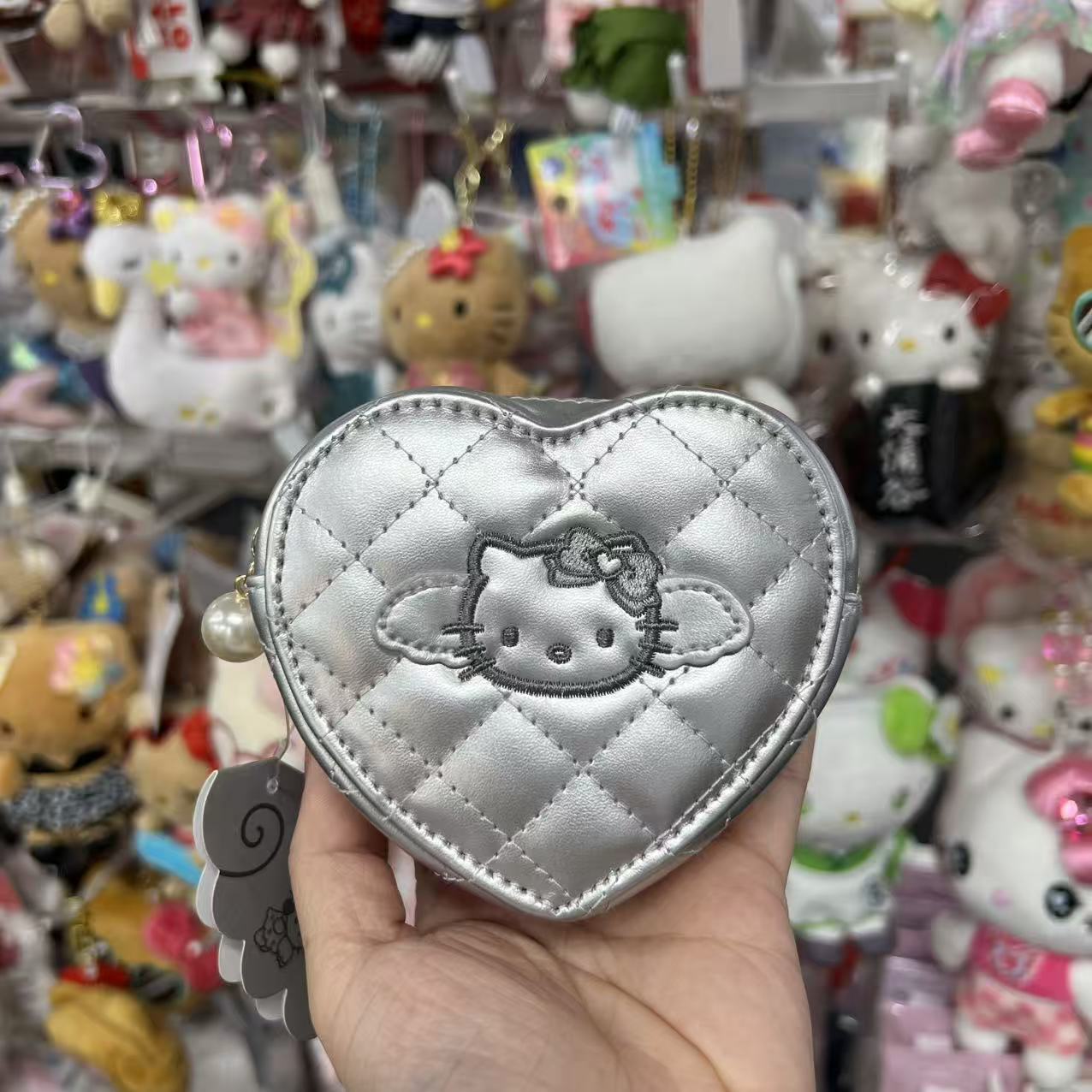 SANRIO | Hello Kitty Quilted Heart Pouch 90×100×25mm (Grey Angel)