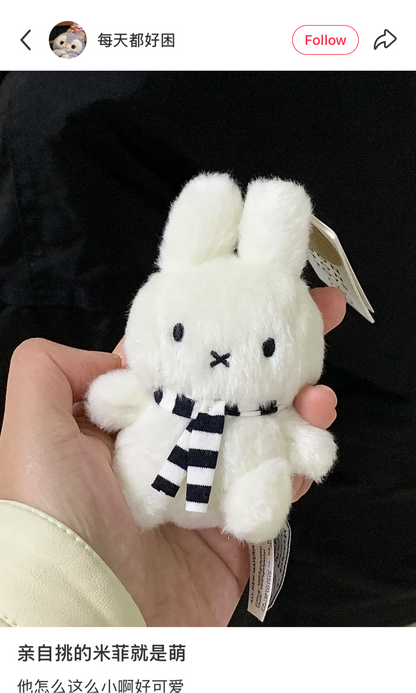MIFFY | Winter Sitting Miffy with Scarf Keychain 10cm 100% recycled PET Filling