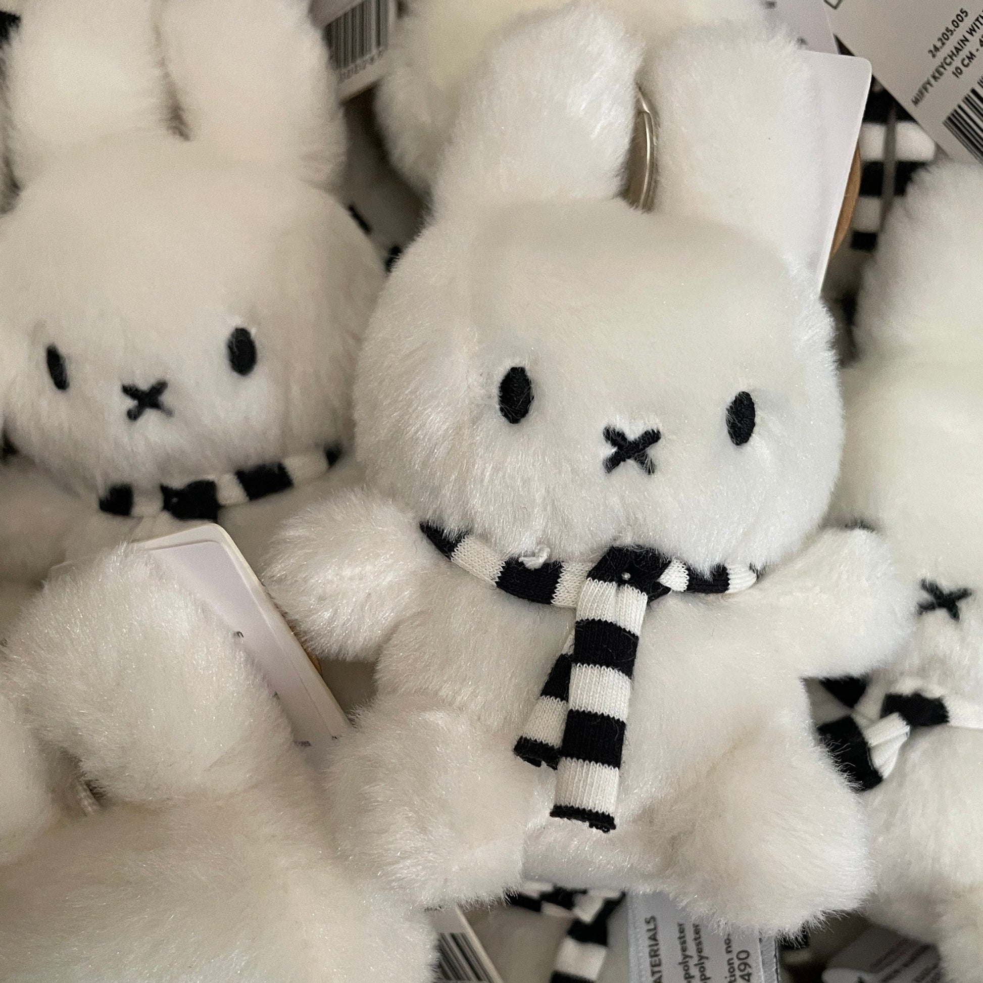 MIFFY | Winter Sitting Miffy with Scarf Keychain 10cm 100% recycled PET Filling