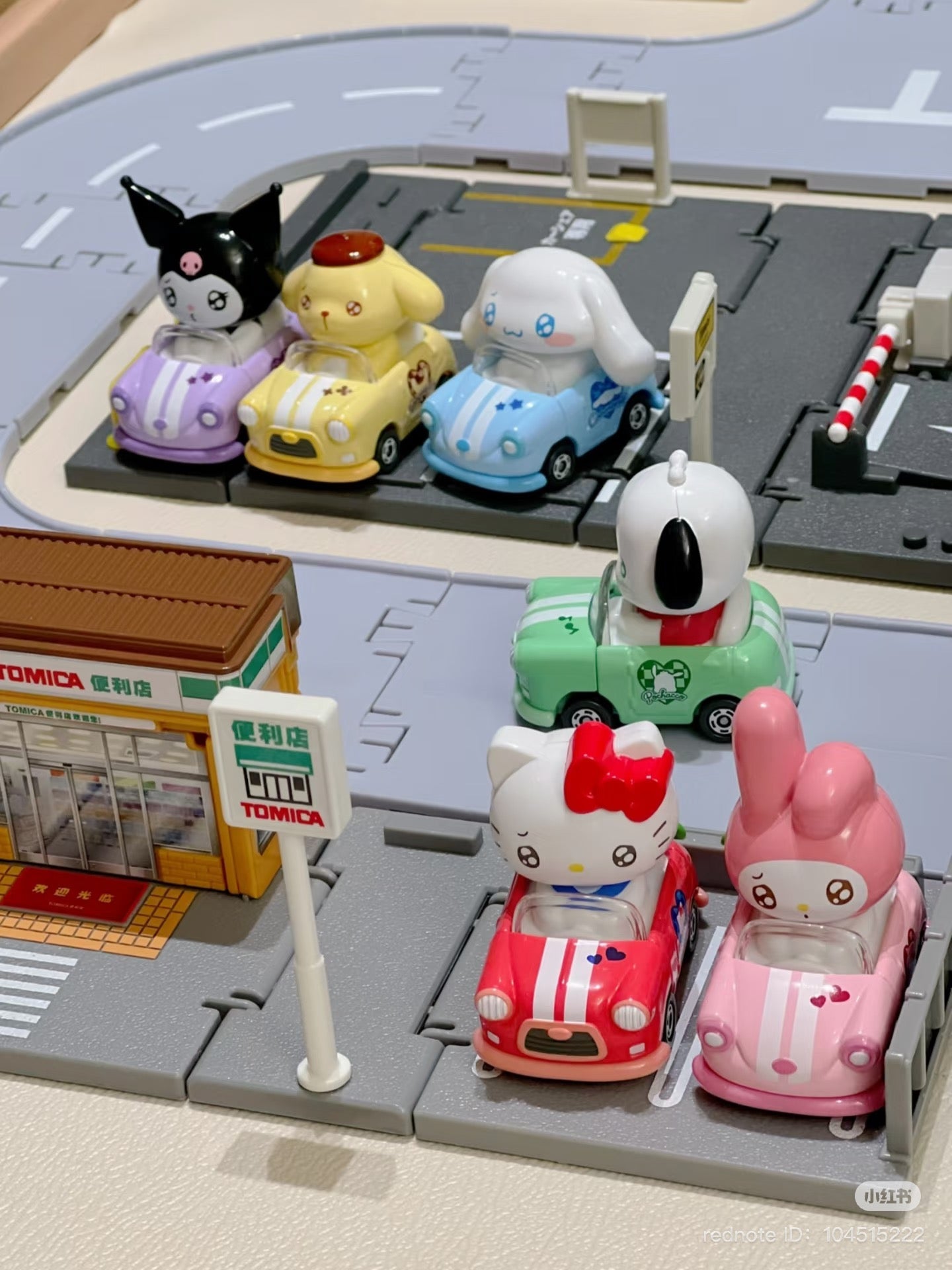 TOMICA TUNES x SANRIO | Diecast Car Blind Box Vol.1 (Order six for complete box)