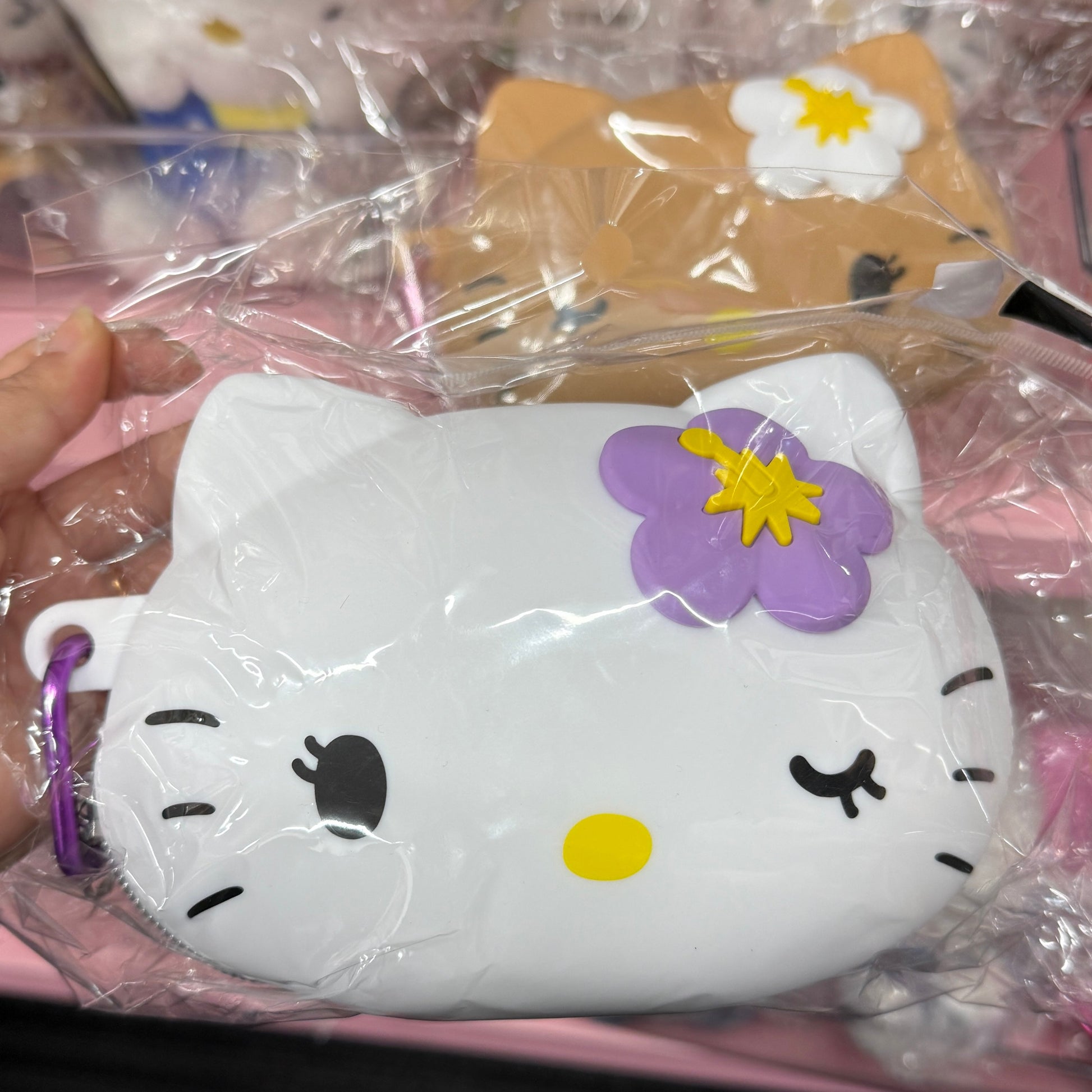 SANRIO | Hello Kitty Silicone Pencil Case Pouch with Heart Carabiner H130×W160×D100mm (White)