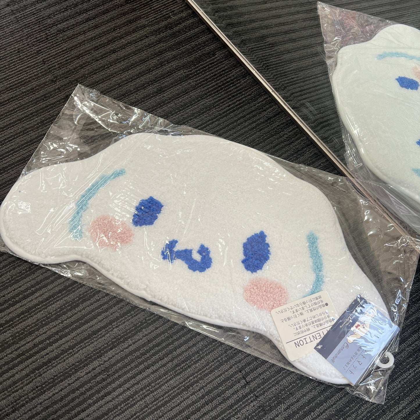 Sanrio | Cinnamoroll D-Cut Carpet 34 X 36.5 1 Cm 日本三丽鸥 玉桂狗 软毛地毯/地垫