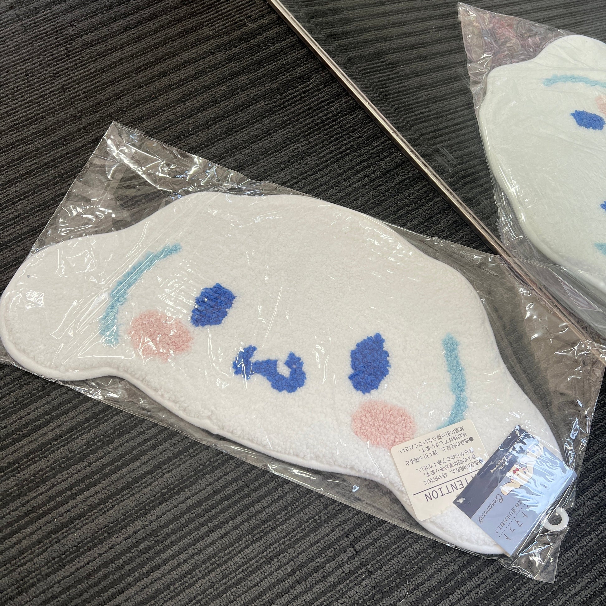 Sanrio | Cinnamoroll D-Cut Carpet 34 X 36.5 1 Cm 日本三丽鸥 玉桂狗 软毛地毯/地垫
