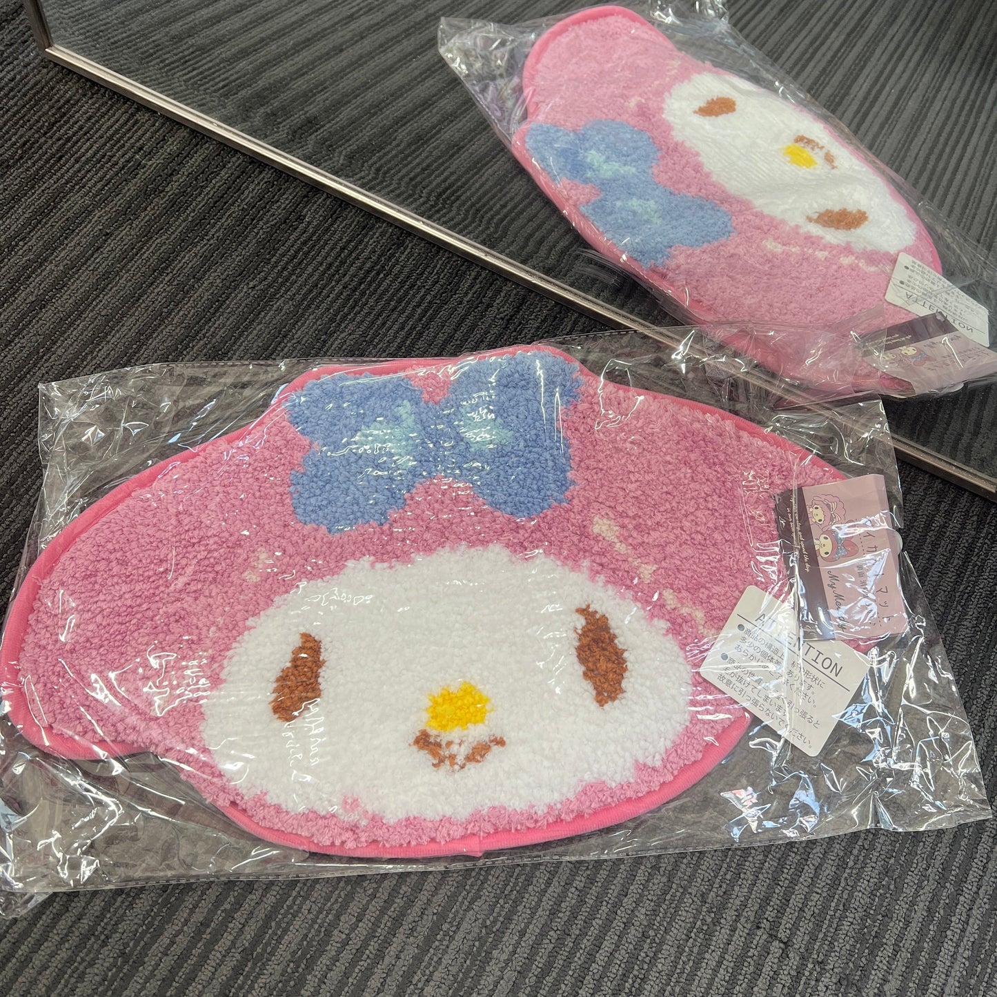 Sanrio | My Melody D-Cut Carpet 34 X 36.5 1 Cm 日本三丽鸥 美乐蒂 软毛地毯/地垫