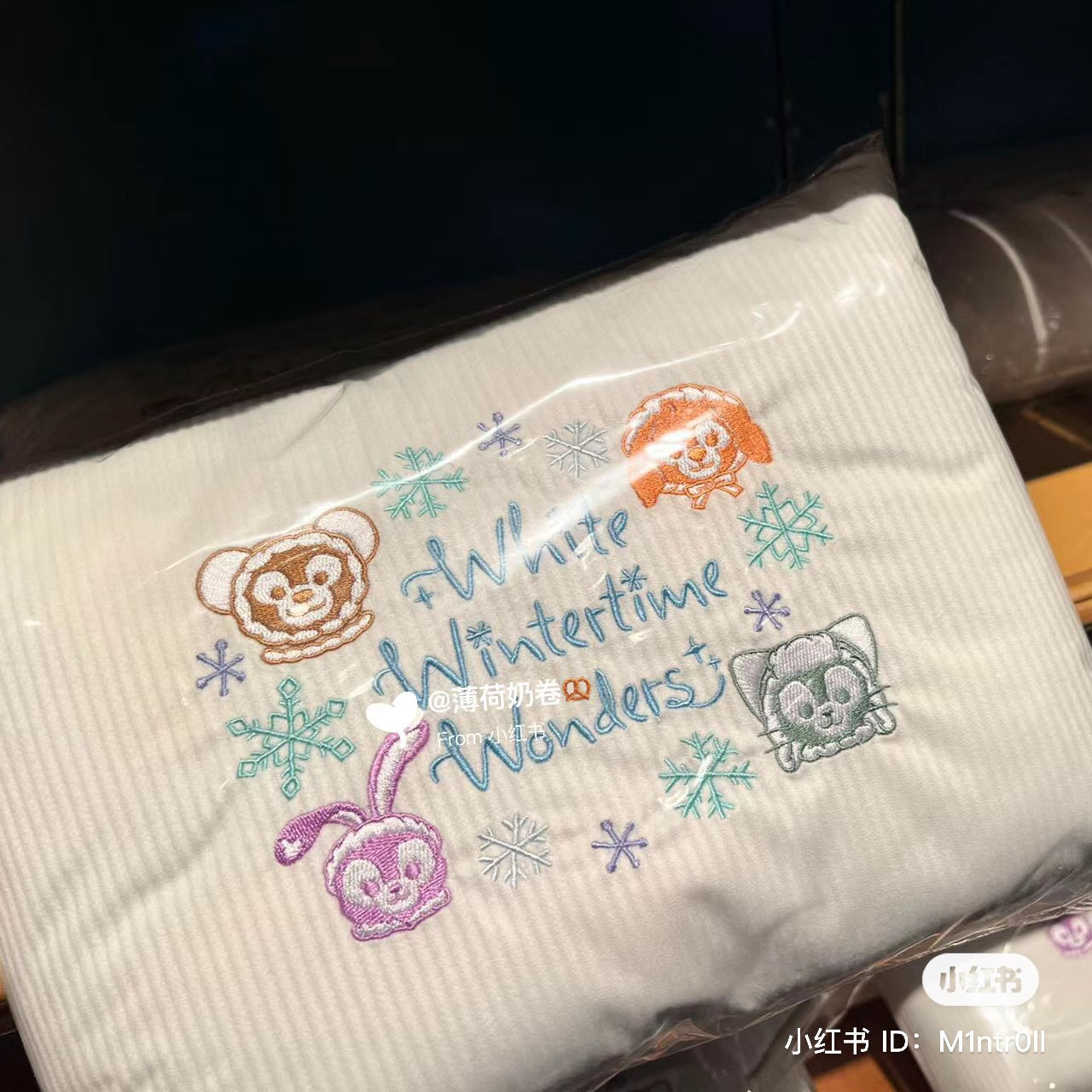 Disney | White Wintertime Wonders Blanket & Pouch +