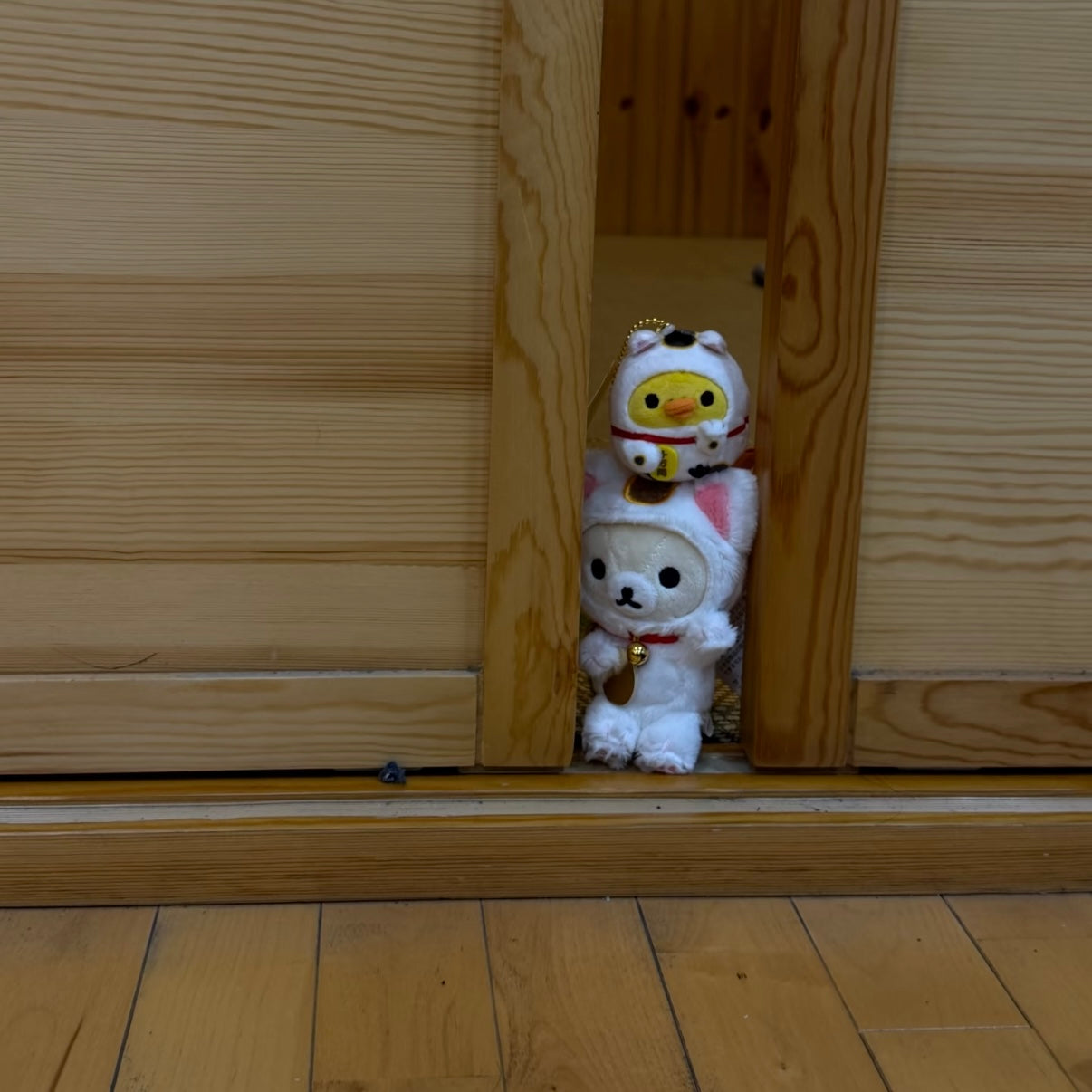 SAN-X | Rilakkuma Korilakkuma Mascot Holder Bag Charm Keychain (Lucky Cat)
