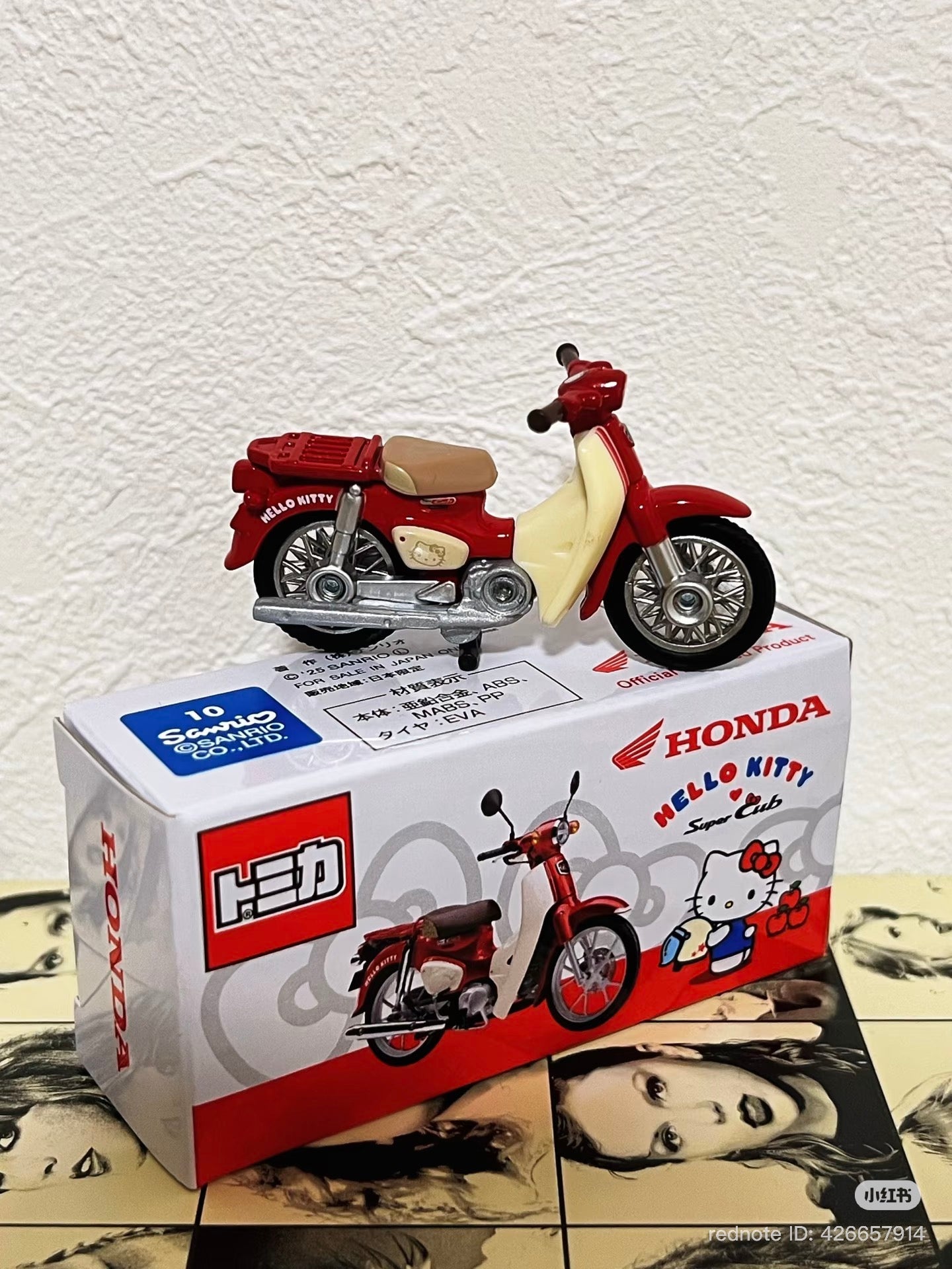 Tomica Super Cub × HELLO KITTY | Takara Tomy Honda Limited