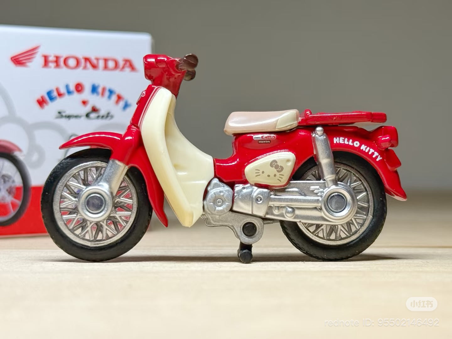Tomica Super Cub × HELLO KITTY | Takara Tomy Honda Limited