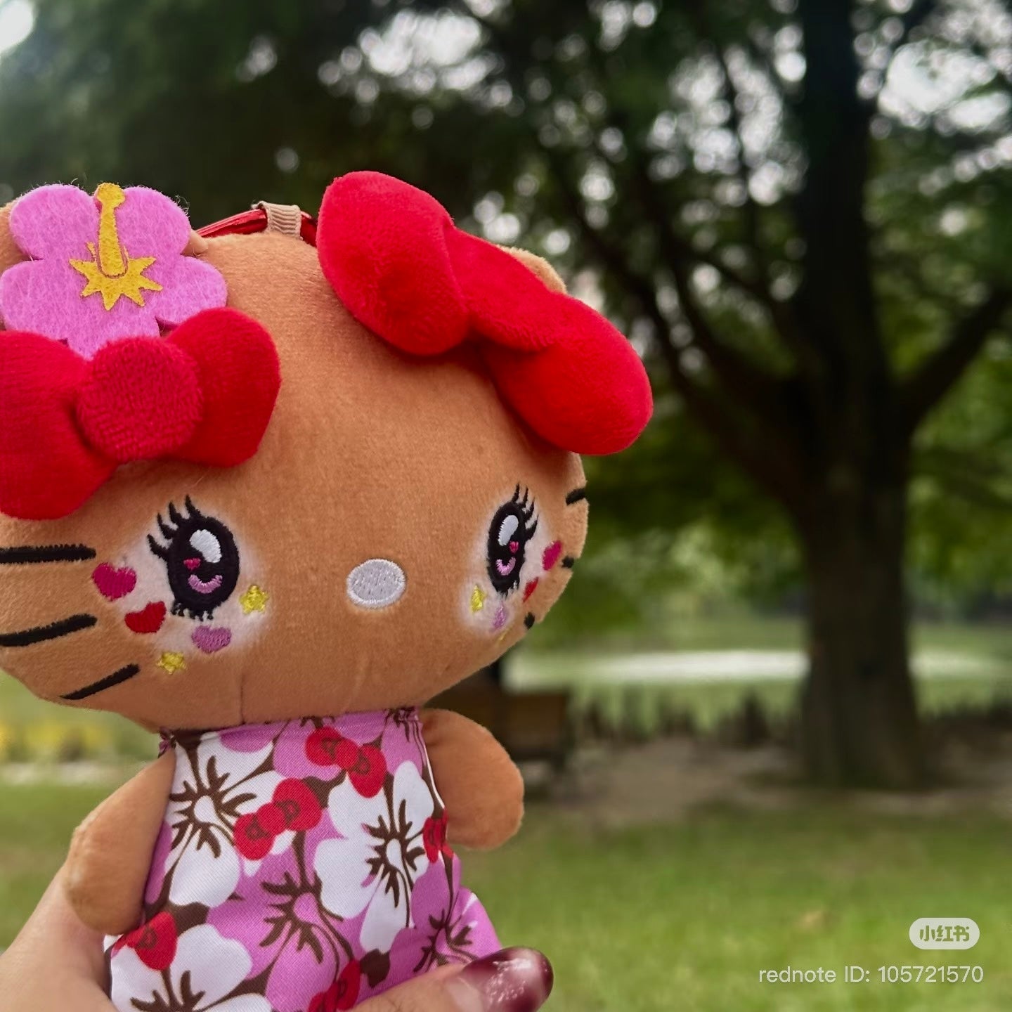 SANRIO | Hello Kitty Tanned Mini Plush Pouch with Carabiner 90×150mm (Retro Heisei Kogal Hibiscus)