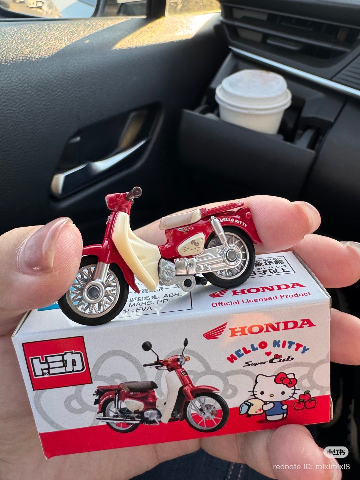 Tomica Super Cub × HELLO KITTY | Takara Tomy Honda Limited