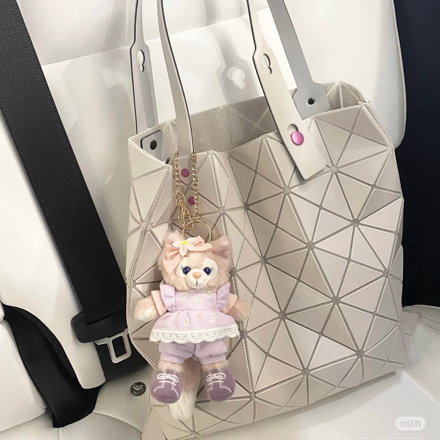 DISNEY | Shang Hai Disney Duffy and Friends Shelliemay Mascot Holder Plush Keychain Bag Charm (Spring 2023)