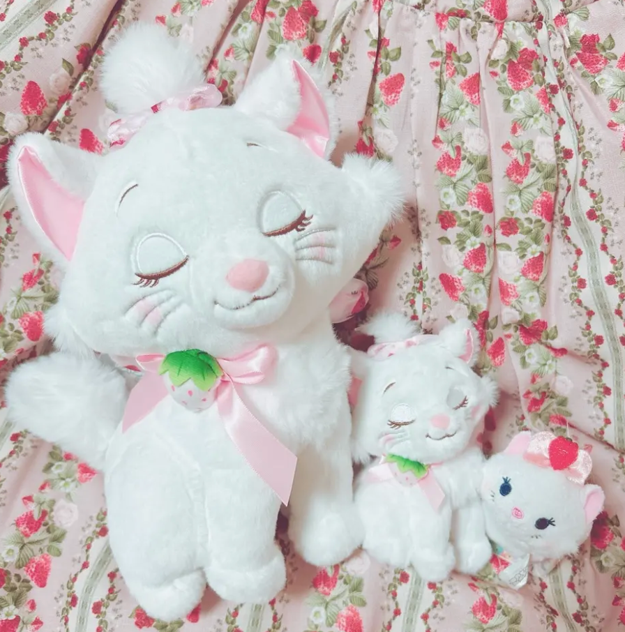 Disney | Japan Ichigo Strawberry Marie Cat Plush Doll Approx.27Cm 东京迪士尼 玛丽猫 毛绒玩偶公仔（草莓限定）