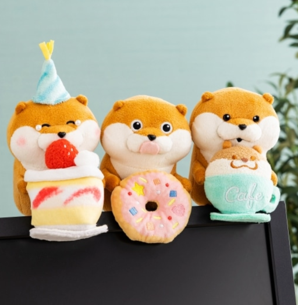 Kawaiiusono Kawauso | Cute Lie Otter Plush Doll H120×W75×D110Mm 小玩笑小水獭 甜甜圈 小玩偶/公仔/桌面装饰