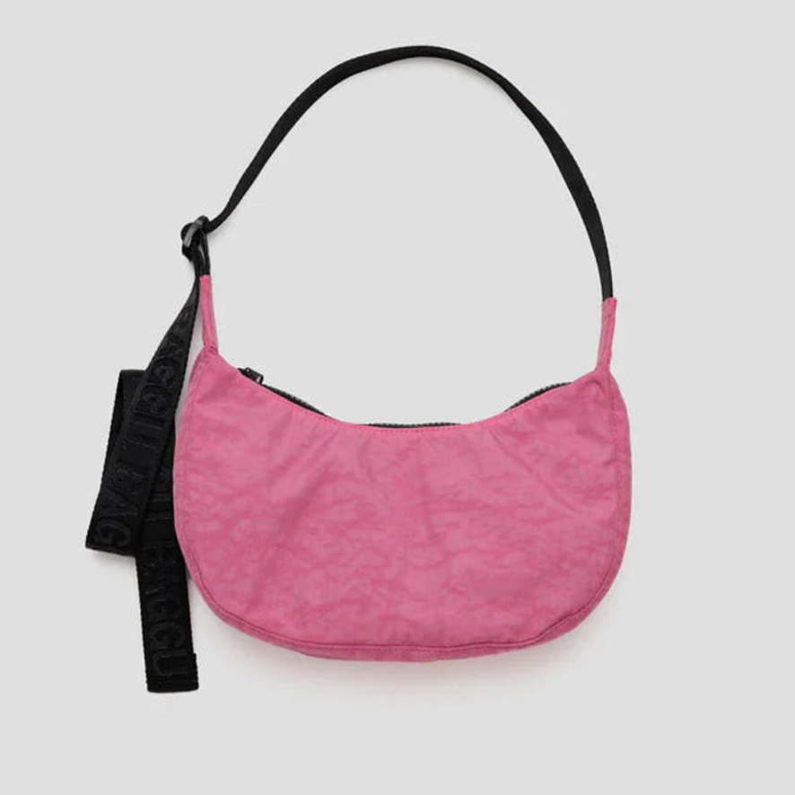 Baggu | Small Nylon Crescent Bag (Azalea Pink) 新月包 尼龙饺子包 超轻防水 肩带可调节