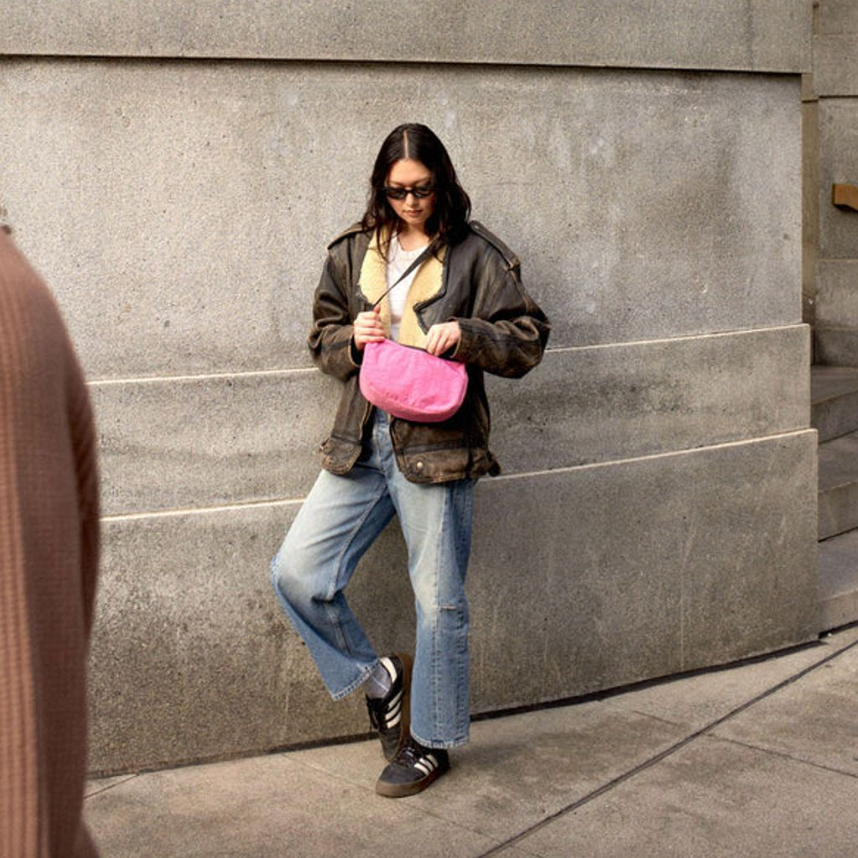 Baggu | Small Nylon Crescent Bag (Azalea Pink) 新月包 尼龙饺子包 超轻防水 肩带可调节