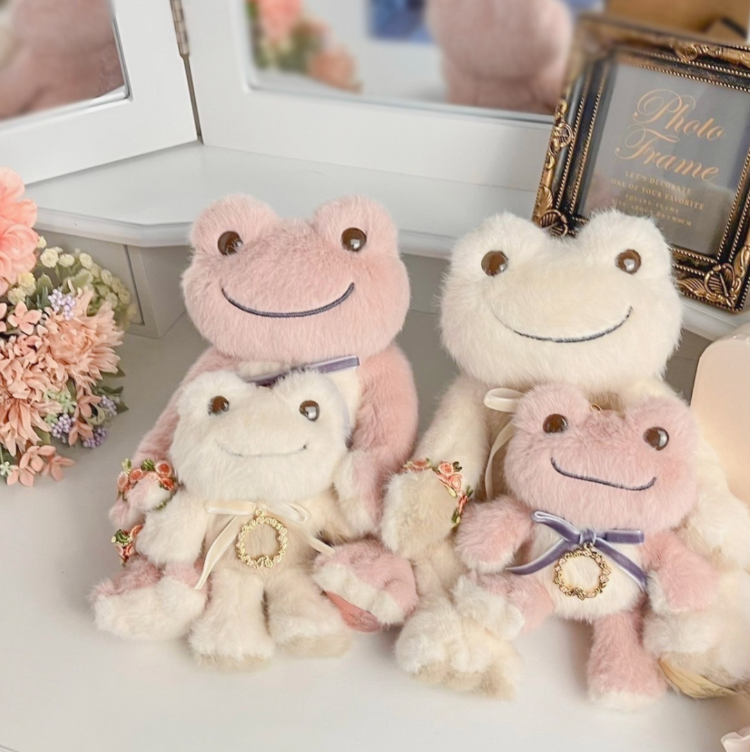 Pickles the Frog | Plush Keychain Macot Holder H15×W11×D5cm (Enchante Beige)