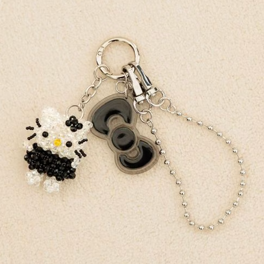 Me% x Hello Kitty | Beaded Keychains Bag Charm 14.5cm Approx. (Black)