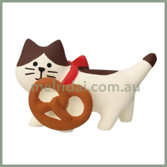 DECOLE | Concombre Yamaneko Figurine Bread Carrying Kitten Pretzel 2.8 x 4.4 x 2.4cm - 47315