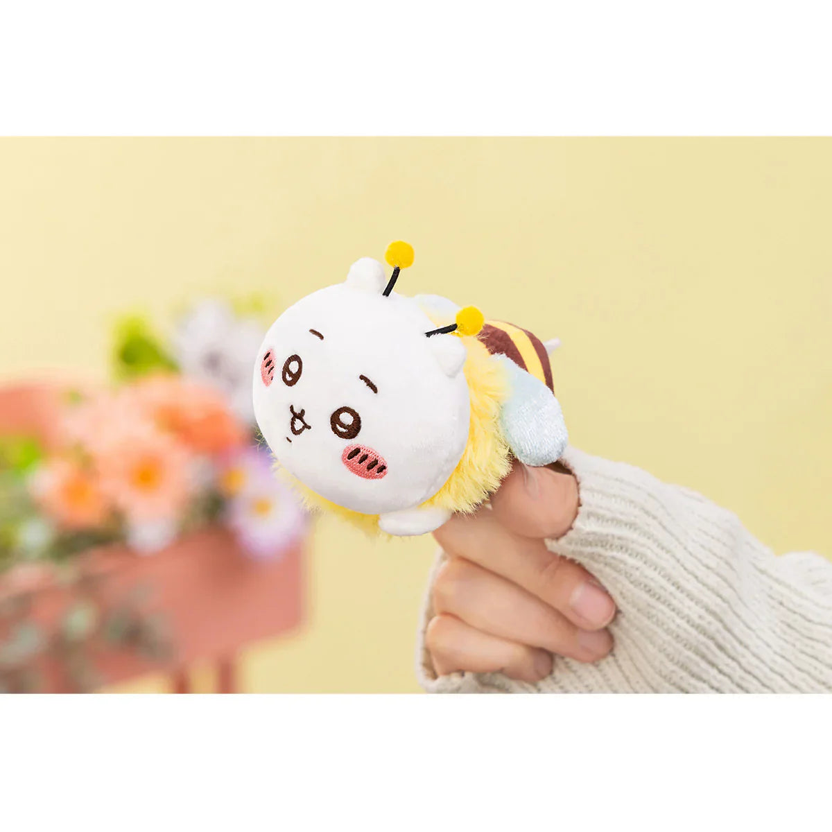 Chiikawa | Mascot Holder Keychain H60×W65×D90Mm (Bee) 吉伊卡哇 毛绒挂件/包挂/钥匙链（小蜜蜂系列）