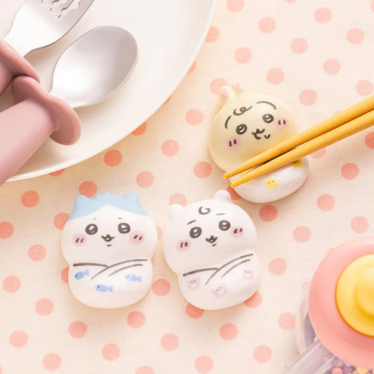 CHIIKAWA | Usagi Porcelain Chopstick Rest 43×36×18mm (Chiikawa Baby Swaddle)