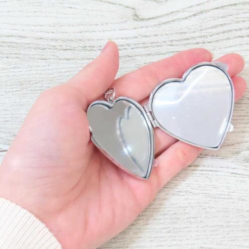 SANRIO | Hello Kitty Heart-Shaped Mirror Keychain 100x60x10mm