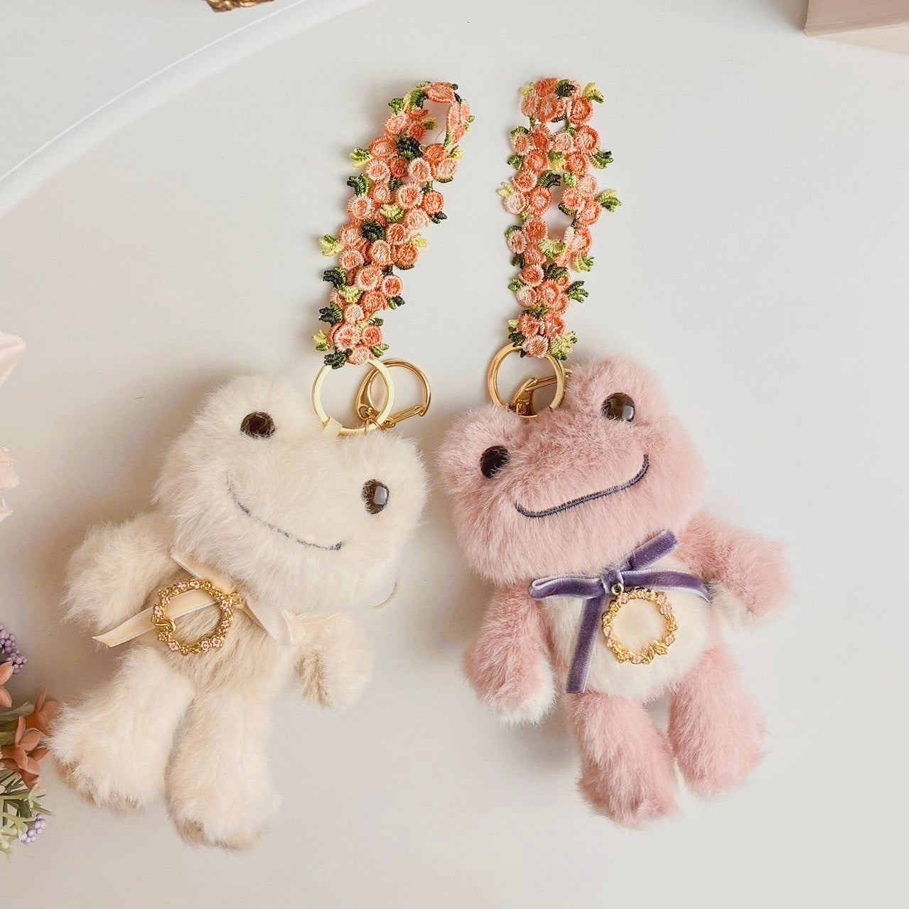 Pickles the Frog | Plush Keychain Macot Holder H15×W11×D5cm (Enchante Beige)